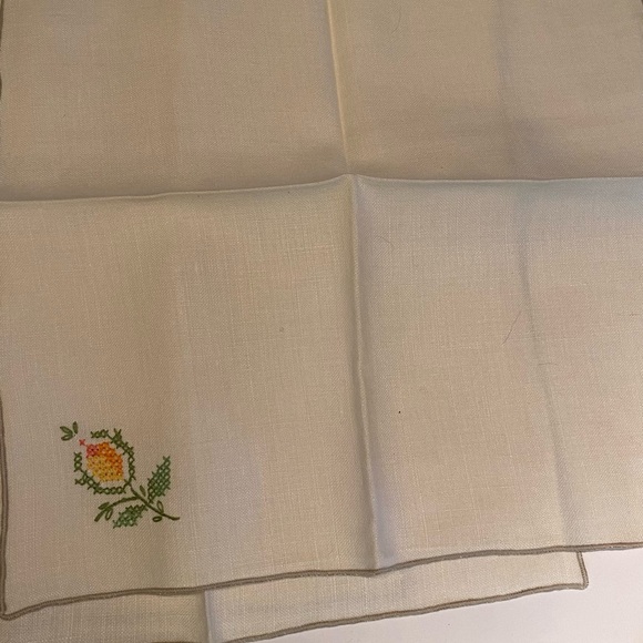 4 x Vintage Embroidered  Linen Napkins - Picture 6 of 6